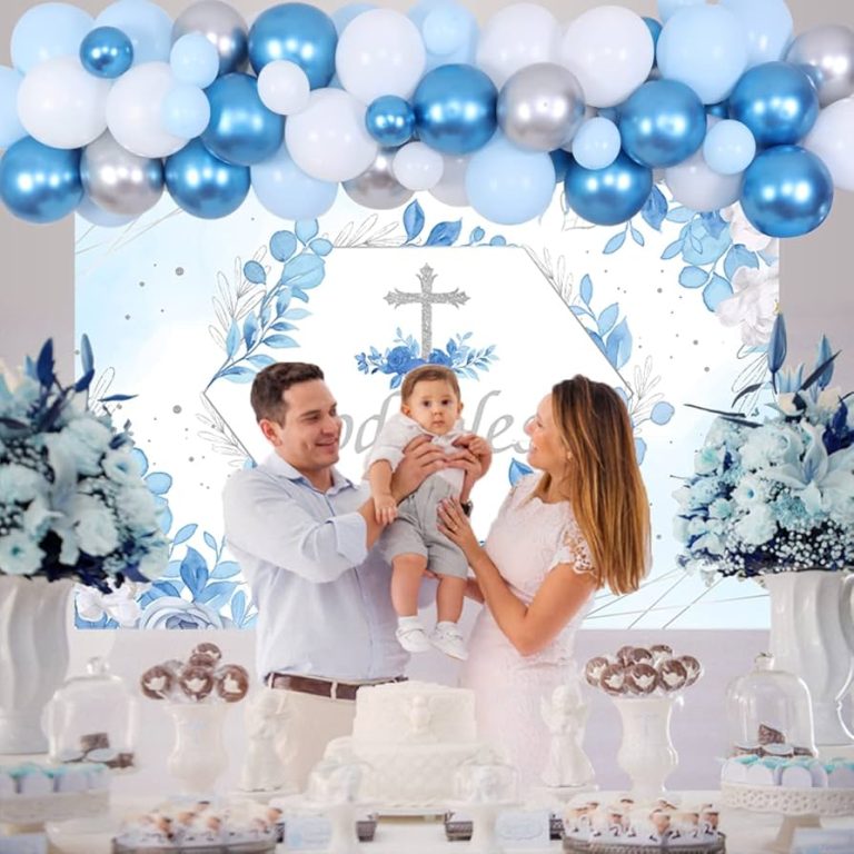 Decoratiuni pentru petrecere, incluzand o arcada de baloane si litere luminoase, idei de botez pentru o atmosfera de vis.