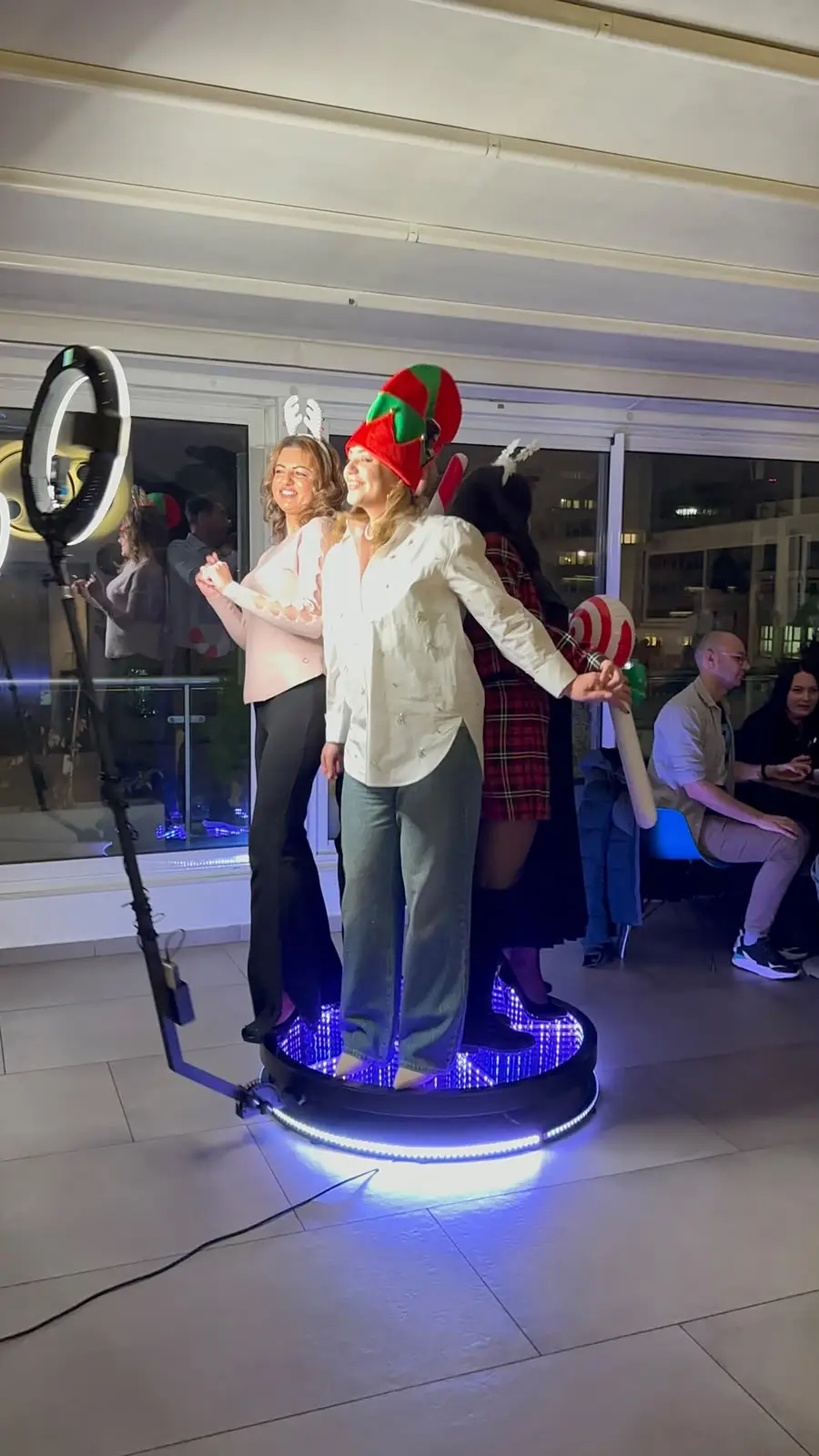 Photo booth personalizat pentru eveniment corporate PICBOOTH